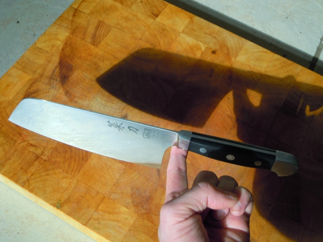 Point_of_balance_in_a_chef's_knife.jpg
